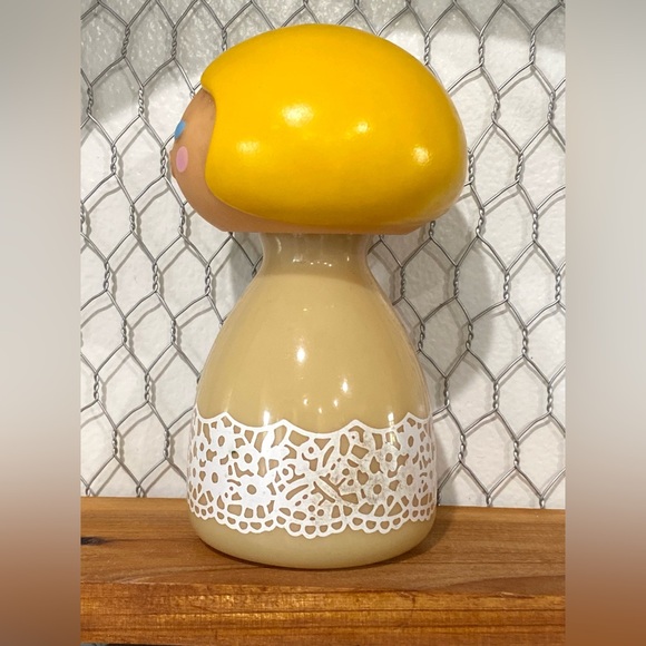 Vintage Avon Small World Swiss Girl Cologne Mist Bottle - Picture 4 of 5